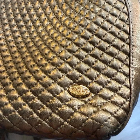Vintage Bally Quilted Gold Metallic Leather shoulder or backpack Bag - Picture 6 of 9